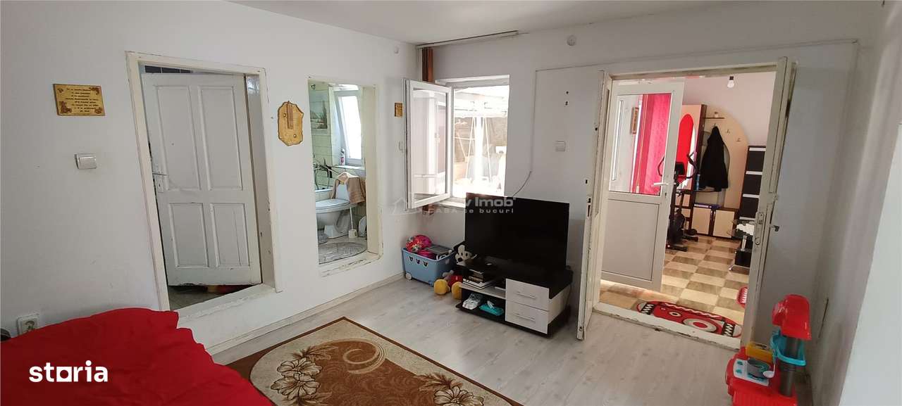 MOLDOVA NOUA, zona centrala, Casa 4 camere, 2 bai si garaj - Imagine principală: 5/20