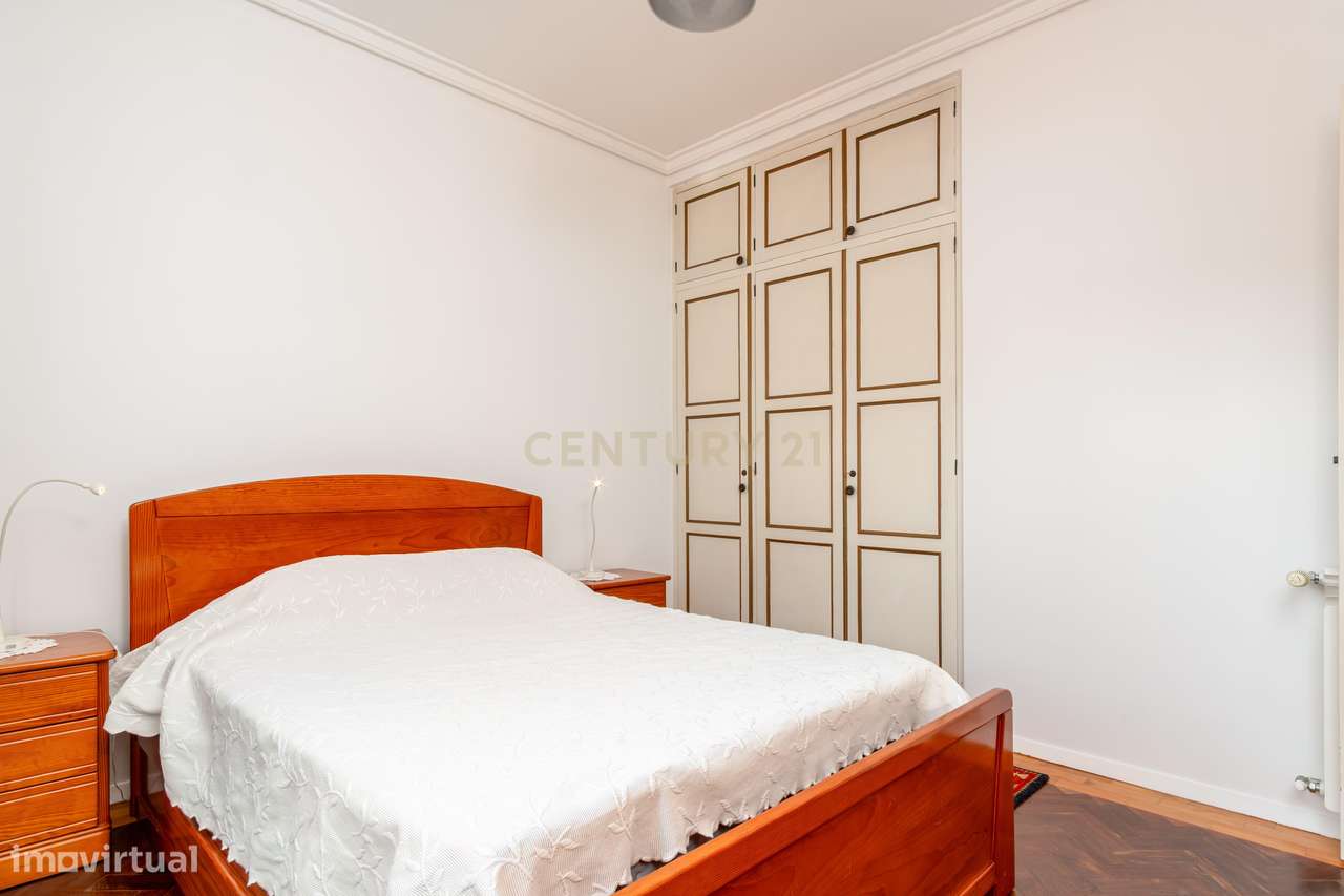 Andar de moradia em Fernão Ferro, parcialmente mobilado. - Grande imagem: 4/26