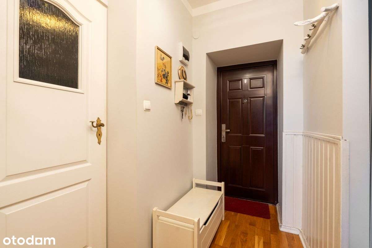 Przestronna kawalerka przy Placu Konesera-7