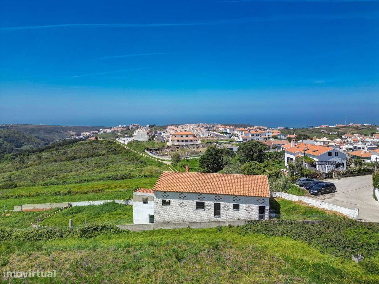 Moradia com Terreno Amplo e Vista Mar na Carvoeira-58