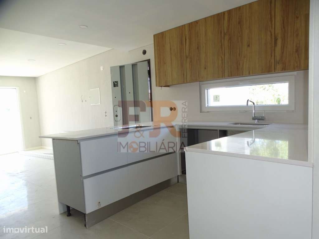Geminada Duplex T3 com Pérgula (espaço para Piscina) Pinhal General...-9