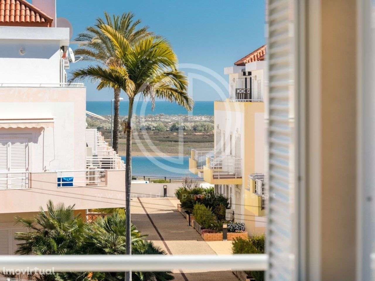 Apartamento T0+1 novo em Cabanas de Tavira, em frente à Ria Formosa