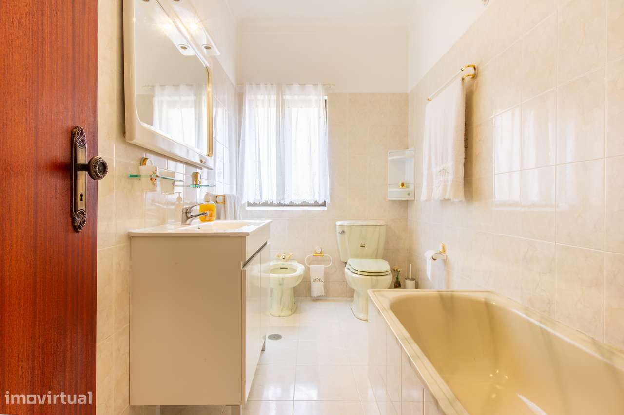 Moradia T5 isolada com jardim e terraço em Quinta do Conde-18