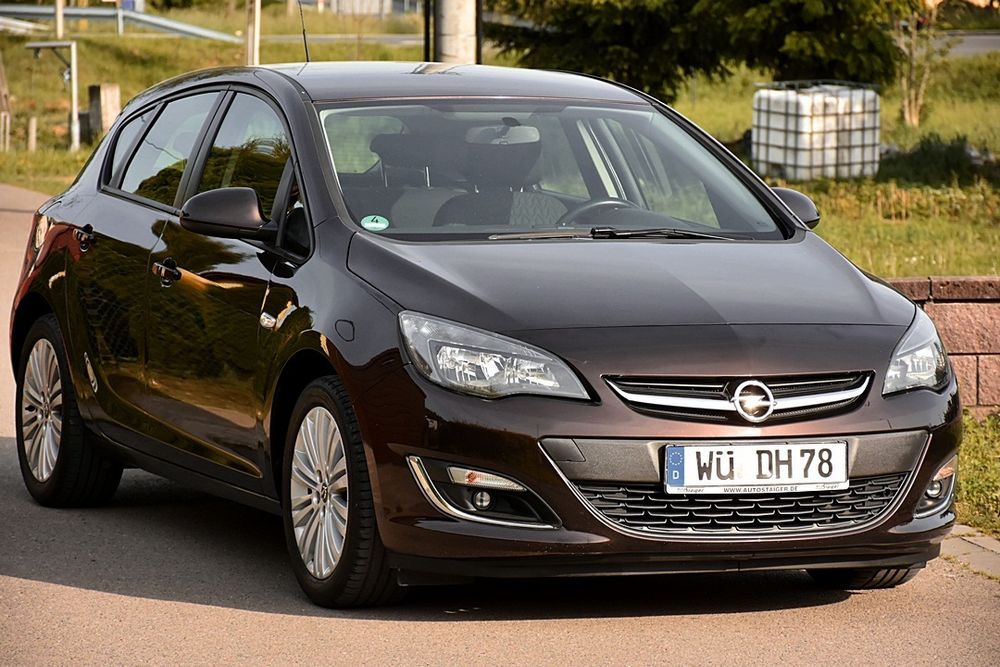 Opel Astra J 1.6 Color Edition 2013