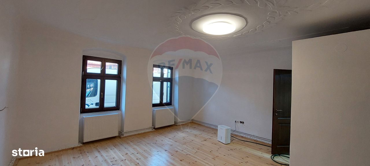 2 apartamente cu curte privata, integral renovate in 2023 pe str. Noua