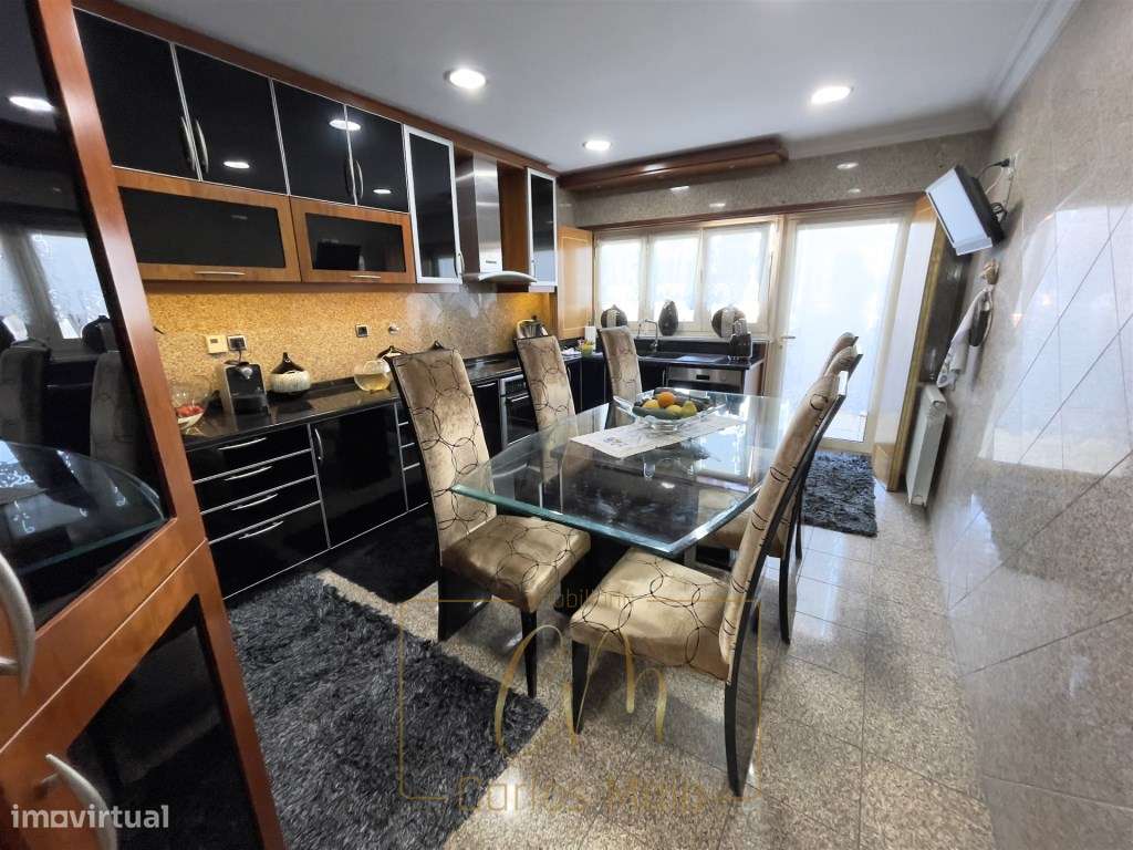 Moradia T2+2 com garagem para 4 carros, 1º linha de mar - Grande imagem: 2/28