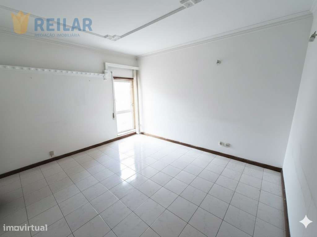 Carregado - T3 Impecável - Grande imagem: 3/13