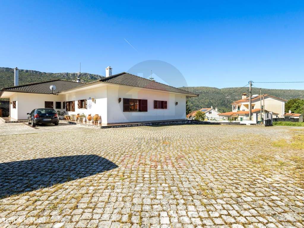 Moradia típica portuguesa em Minde, Alcanena com quase 5.000 m2 de ... - Grande imagem: 3/29