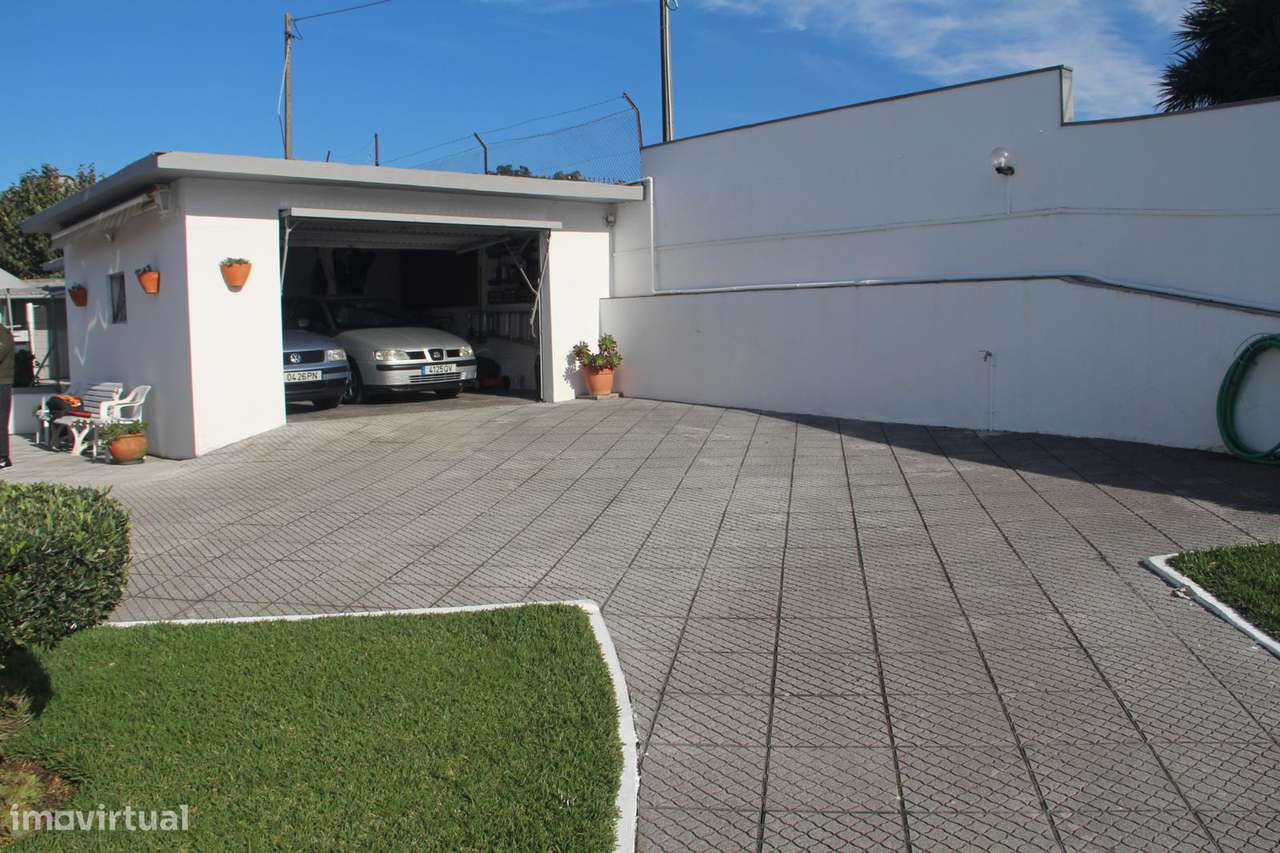 Moradia 4 Frentes lote com 980m2-17