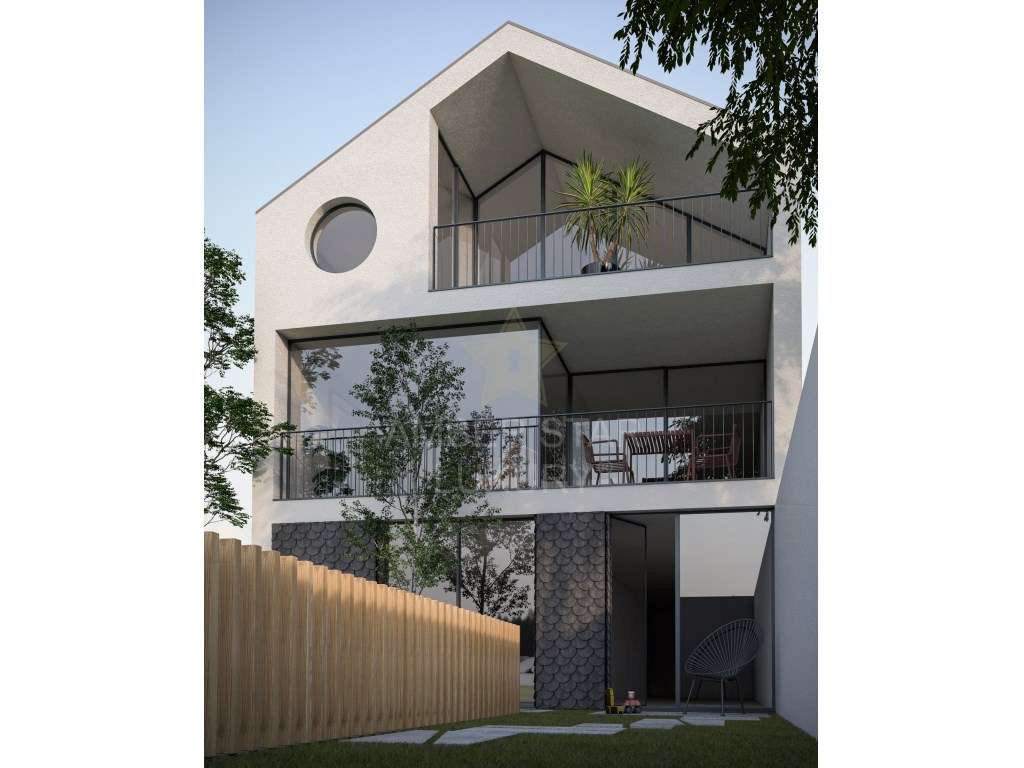 Moradia T3 com Projeto Aprovado na Foz Velha-0