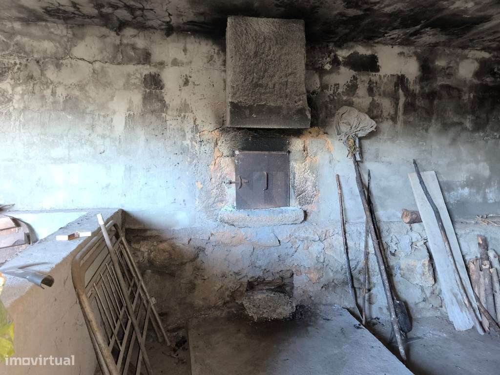 Oportunidade absolutamente imperdível - Moradia com parte renovada ...-40