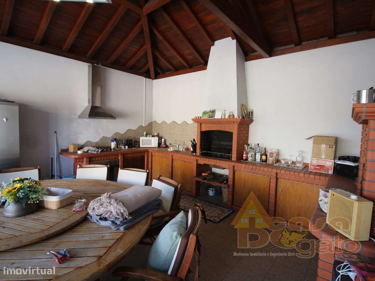 Moradia de 4 frentes com cave de 700 M2-46