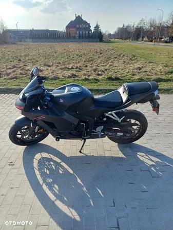 Honda CBR - 9