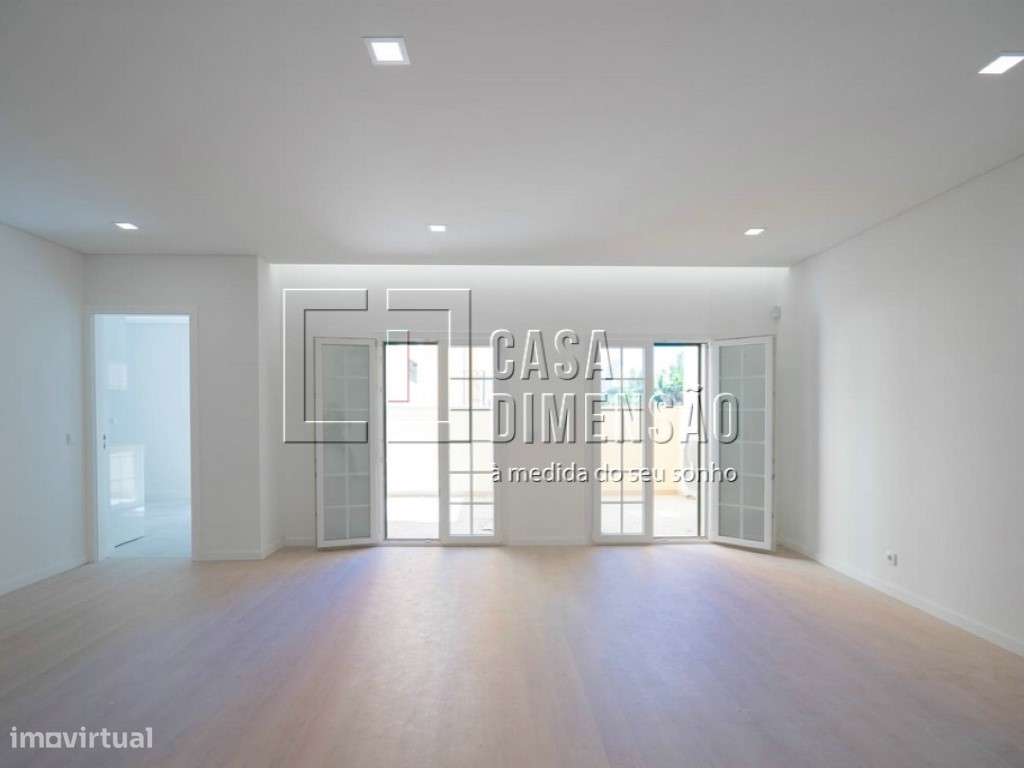 Apartamento de tipologia T3 próximo da Quinta Grande, Garagem e Arr... - Grande imagem: 5/46