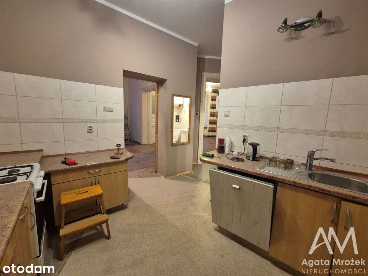 Piękna kamienica,mieszkanie z ogromnym potencjałem-7