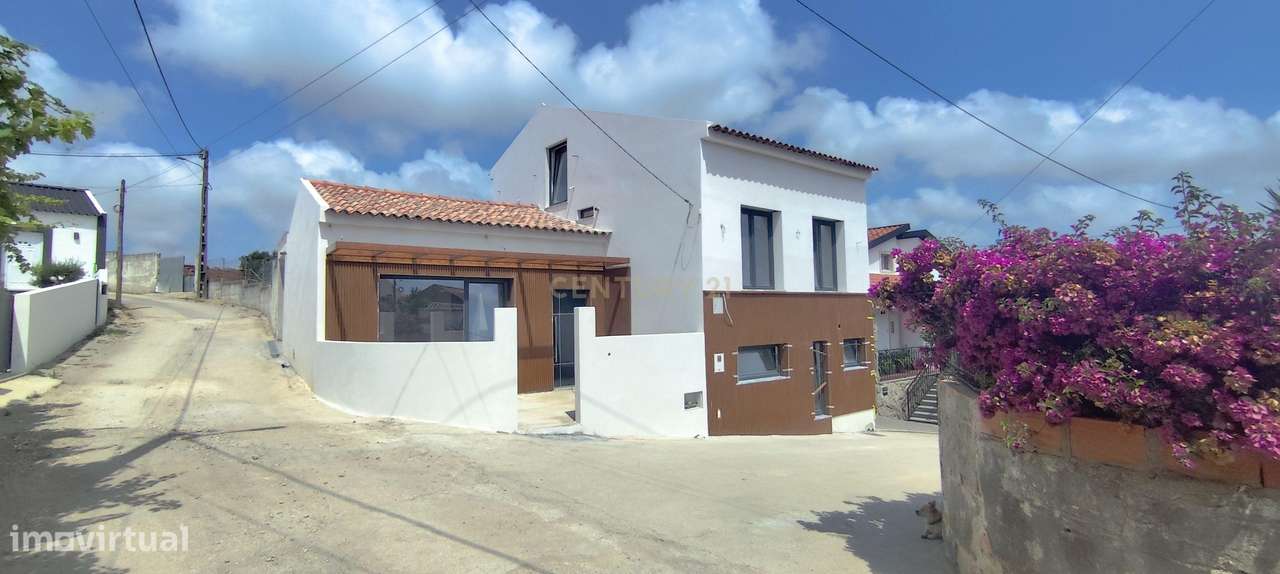 Moradia T3 de Charme Totalmente Renovada | Moledo – Lourinhã-1