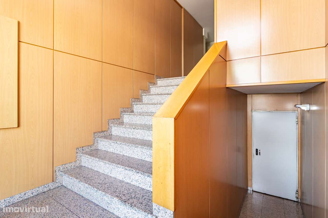Moderno apartamento T3 com parqueamento e arrecadação-46