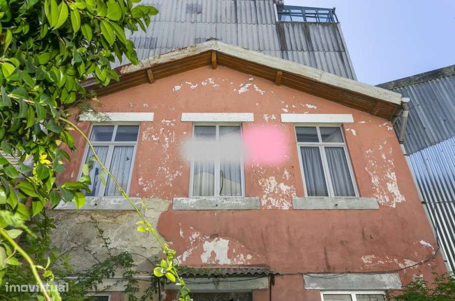 Moradia Geminada T2 para Reconstruir ao lado do Corte Inglês, em Gaia!-1