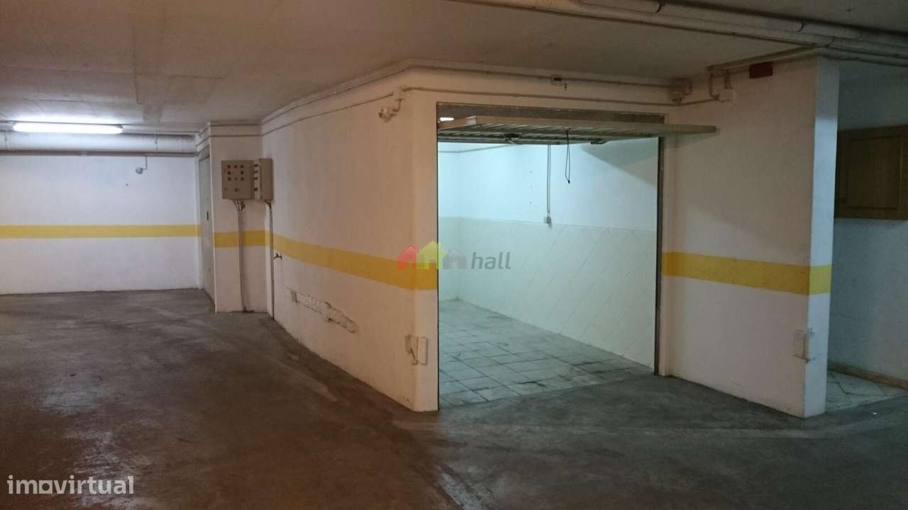 Garagem na Praça do Brasil, em Setúbal - Grande imagem: 3/5