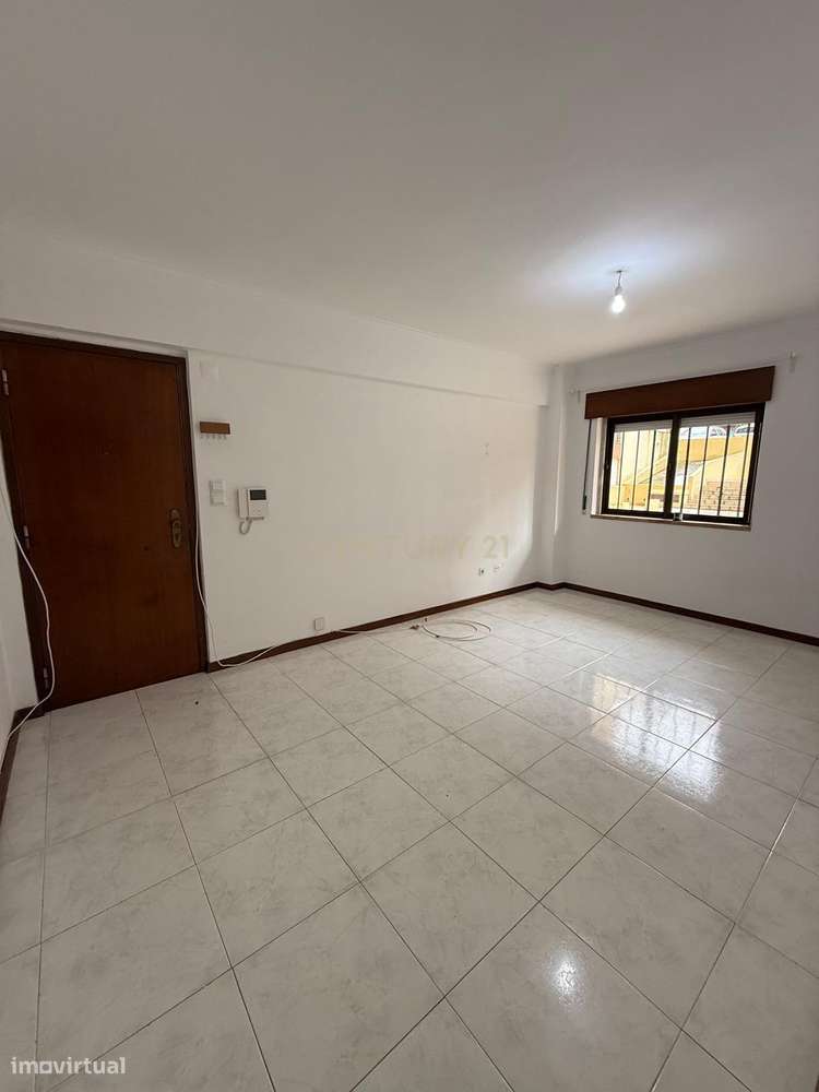 T0 para arrendamento na Tapada das Mercês - Grande imagem: 5/19