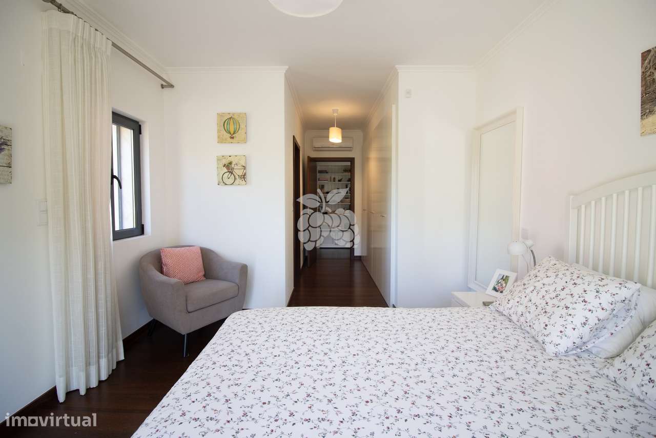 Apartamento T4 Duplex Costa da Guia-24