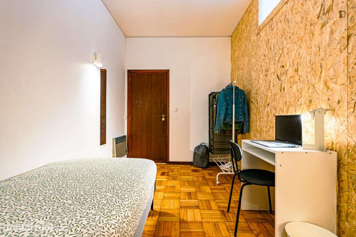 Quarto - localizado em Ramalde Porto - Grande imagem: 3/9