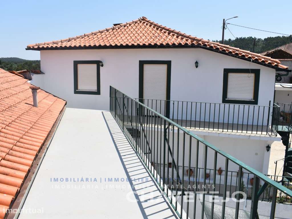 PROPRIEDADE ÚNICA DE 4 QUARTOS E 3 CASAS DE BANHO COM VISTAS DESLUM... - Grande imagem: 4/56