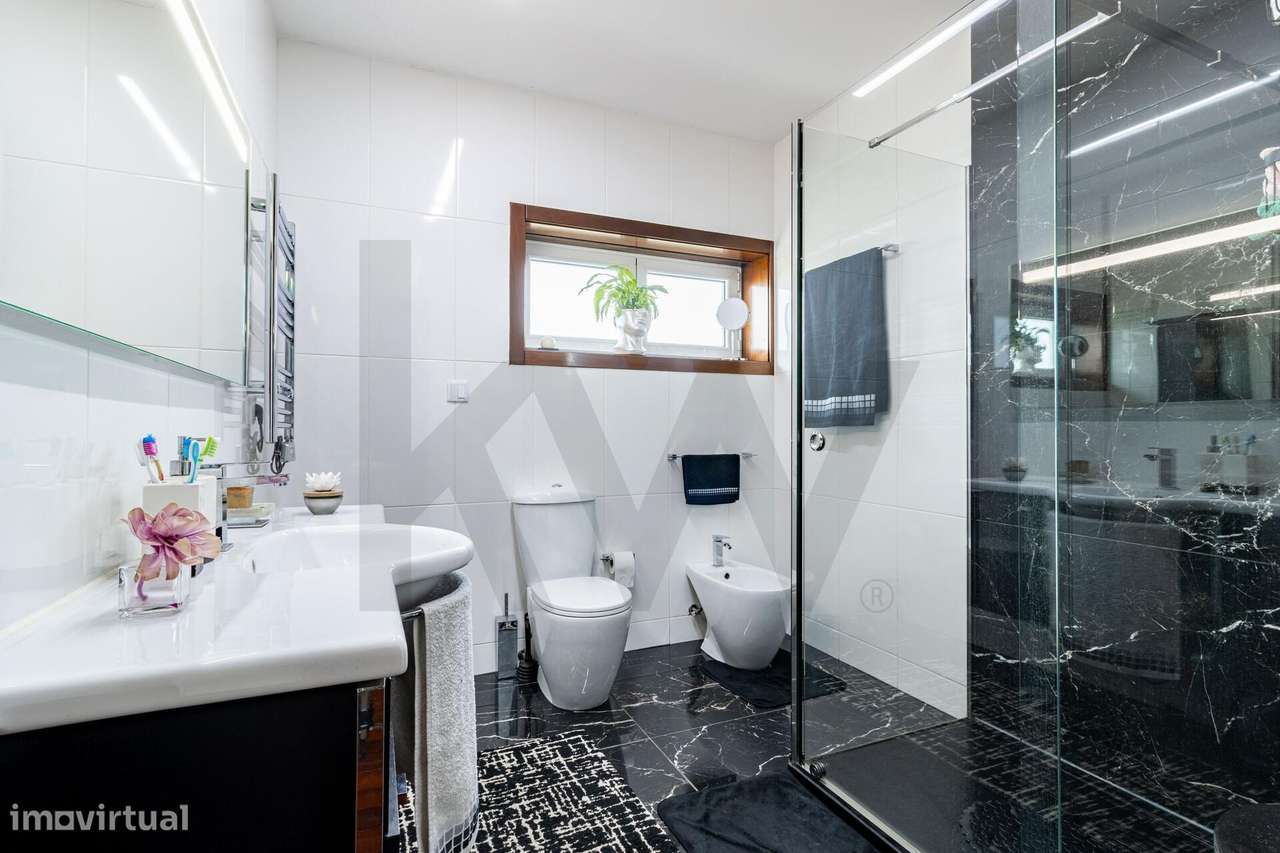 Moradia T3 de 3 Frentes em Sanfins – Santa Maria da Feira-24