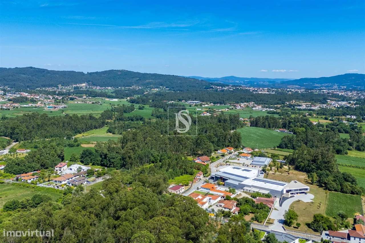 Terreno misto com potencial de construção em Barcelos-5