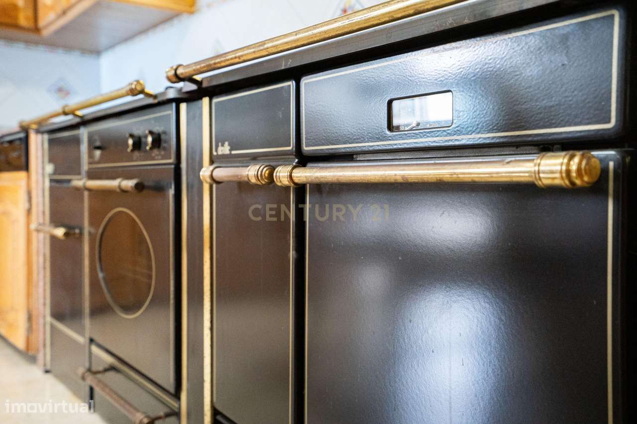 Moradia T4 em Porto Salvo com jardim e piscina - Grande imagem: 5/26