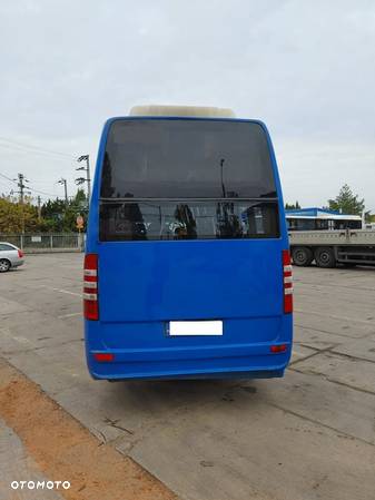 Mercedes-Benz Sprinter - 4