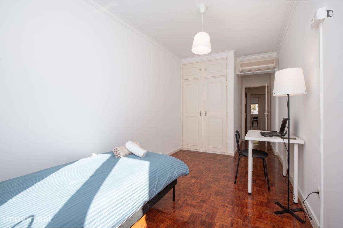 Quarto - localizado em Sete Rios Lisbon - Grande imagem: 4/10