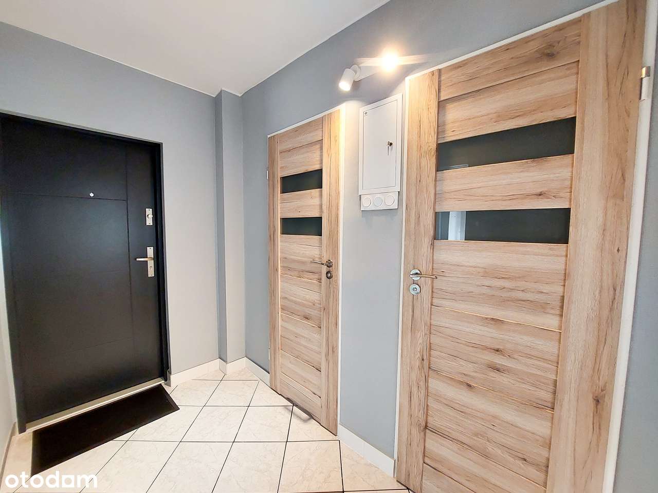 Słoneczne ustawne mieszkanie z balkonem winda, umeblowana nowa kuchnia - Pełny obrazek: 4/9