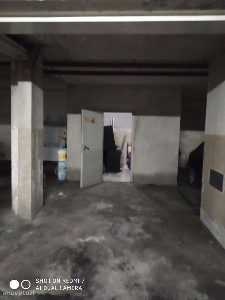 Apartamento T2 com lugar garagem e arrumo, remodelação incluída-9
