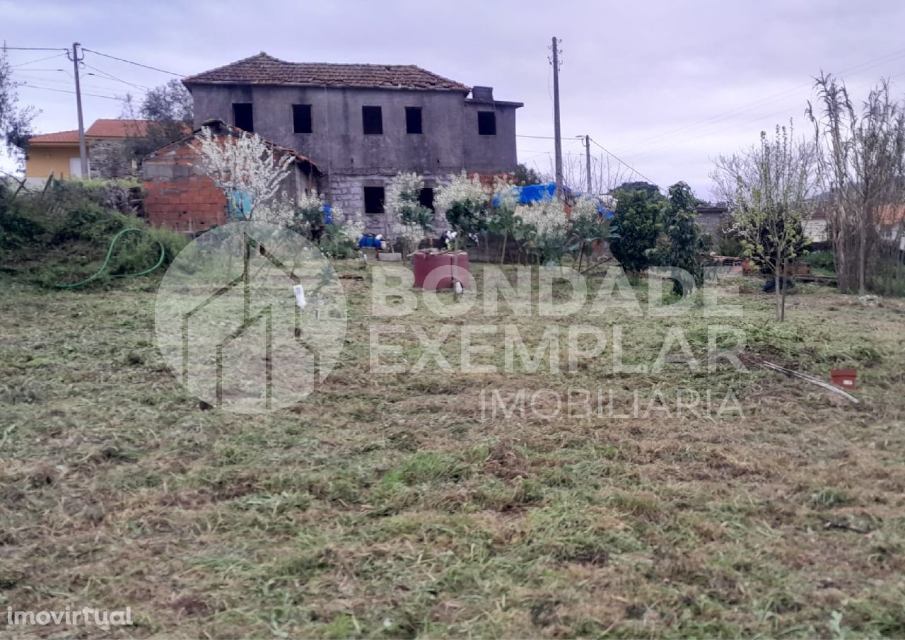 Moradia para Restauro C/ Terreno em SARNADA – AGUIAR DE SOUSA –PAREDES