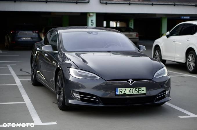 Tesla Model S 90D Allradantrieb - 2