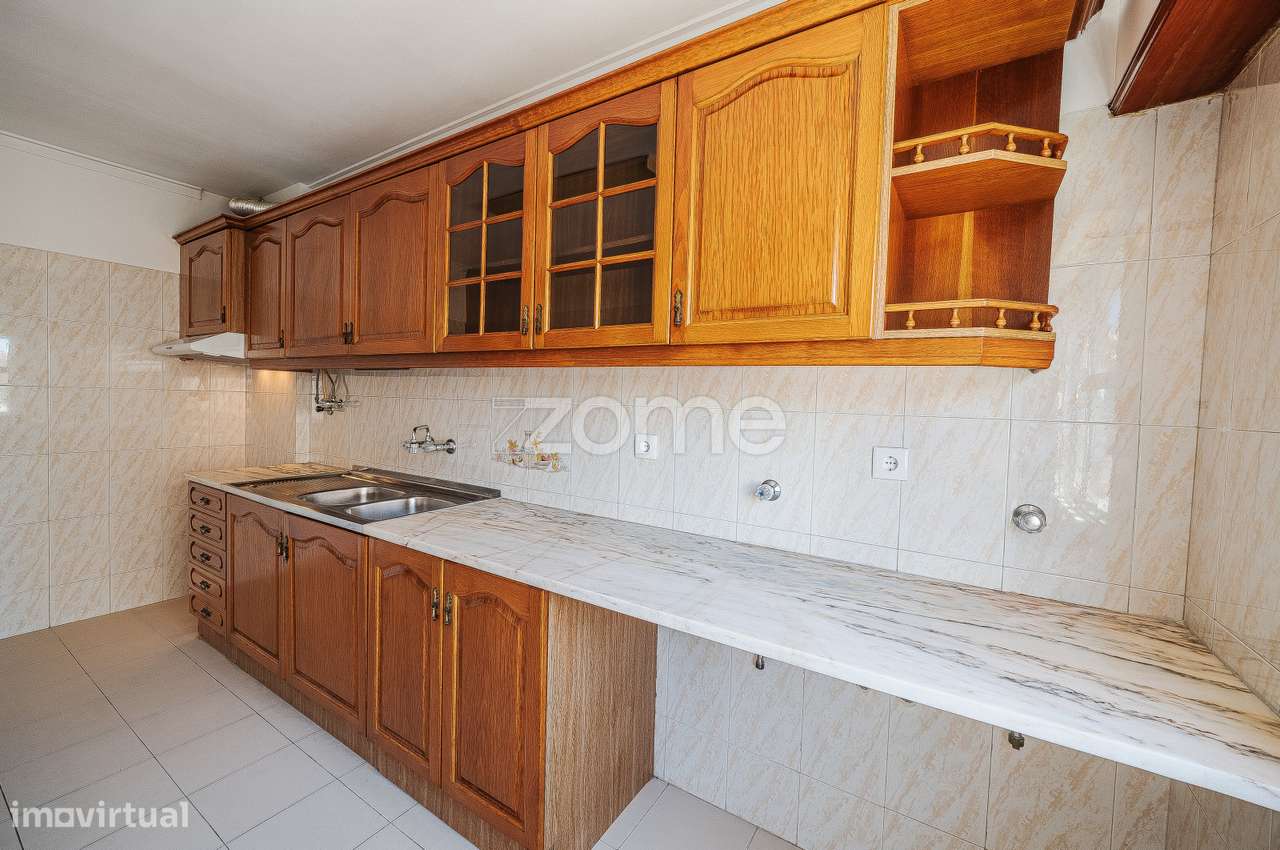 Apartamento T2 na Tapada das Mercês-0