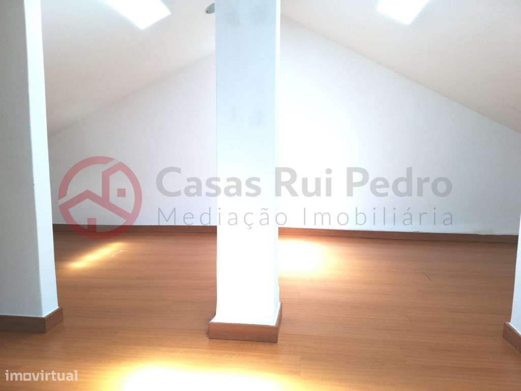 Apartamento T2 dúplex com vista rio, no Beato em Lisboa-31