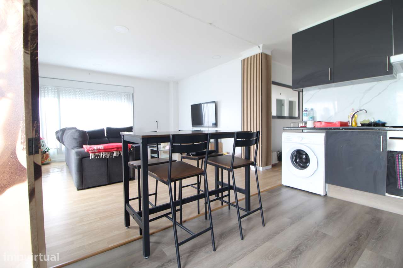 Loja totalmente transformada numa habitação na Serra das Minas - Grande imagem: 3/21