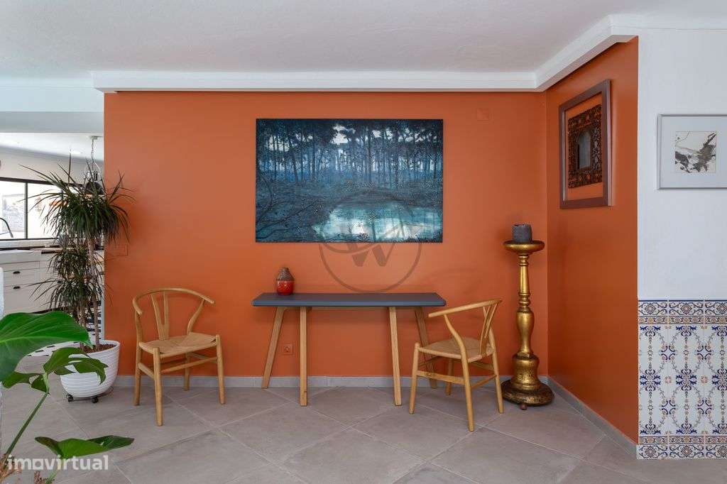 Moradia T5 com jardim e piscina no coração histórico de Azeitão-12