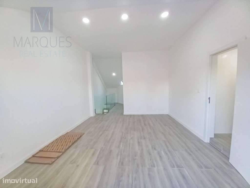 Apartamento T3 Duplex com garagem na Costa de Caparica-20