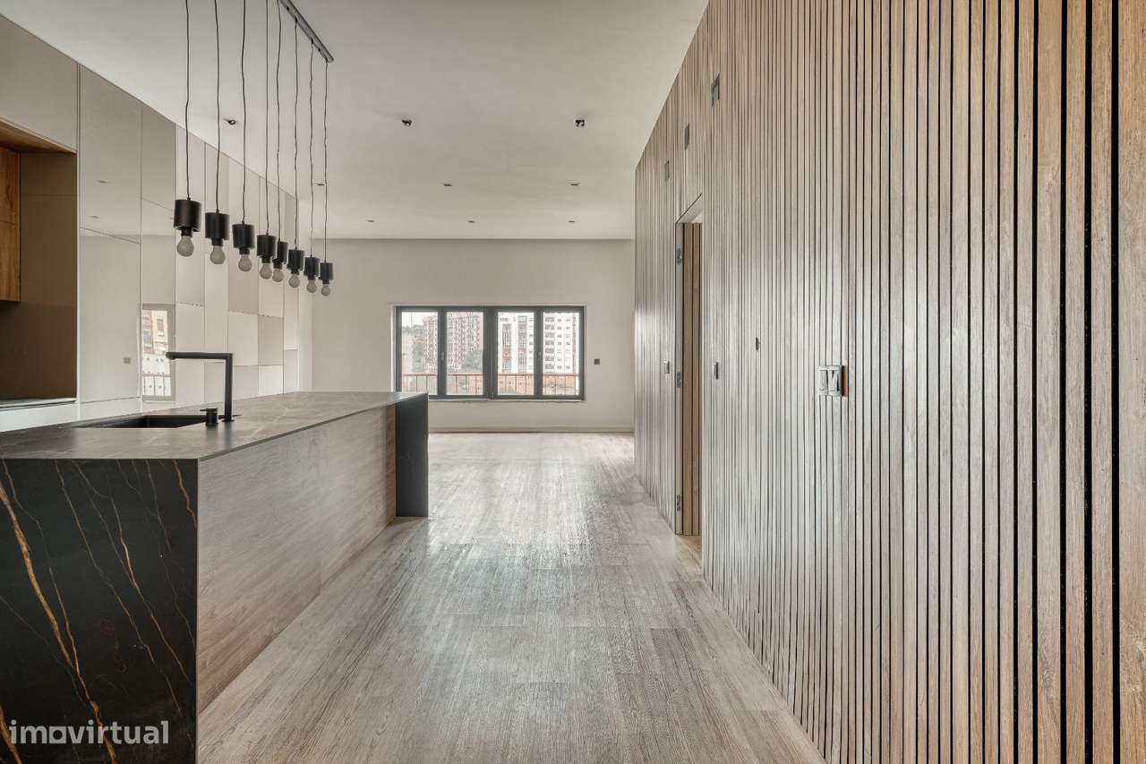 Apartamento T1+1 totalmente renovado em Monte Abraão - Grande imagem: 4/22