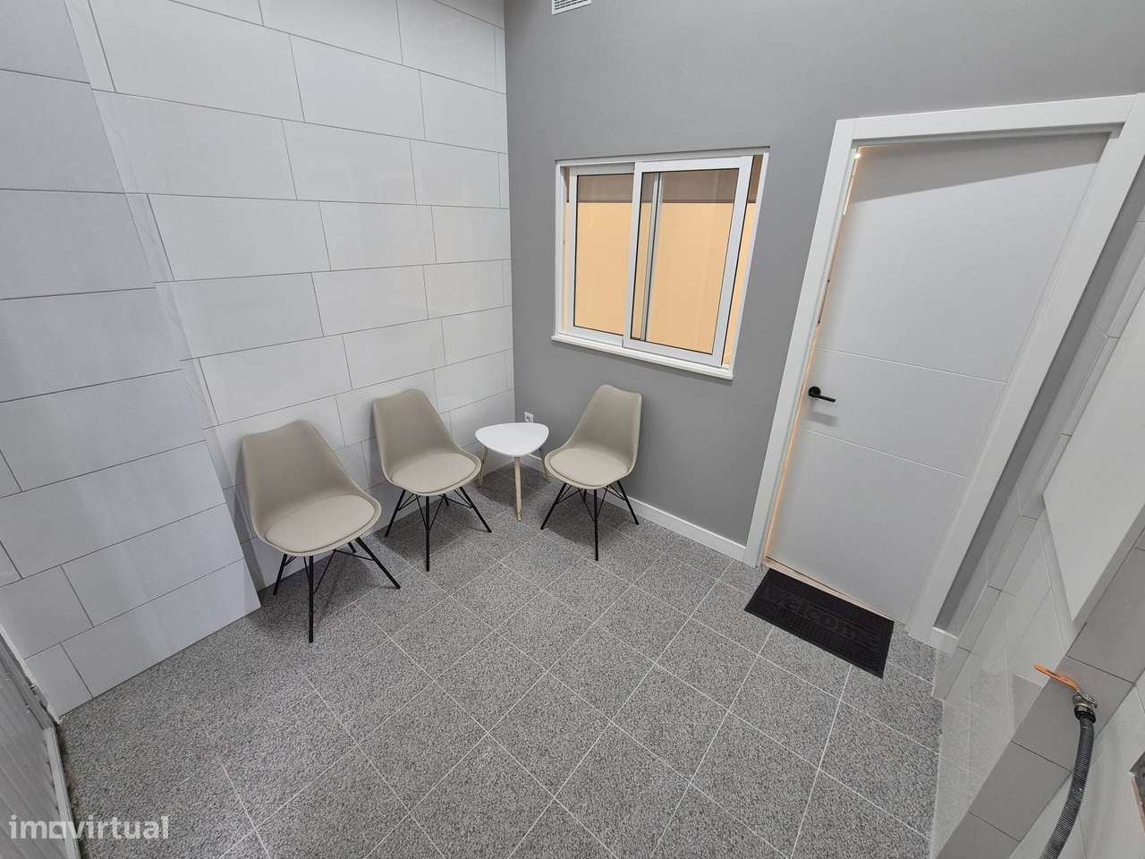 GARAGEM / ARMAZÉM, com escritório e WC - Grande imagem: 2/9