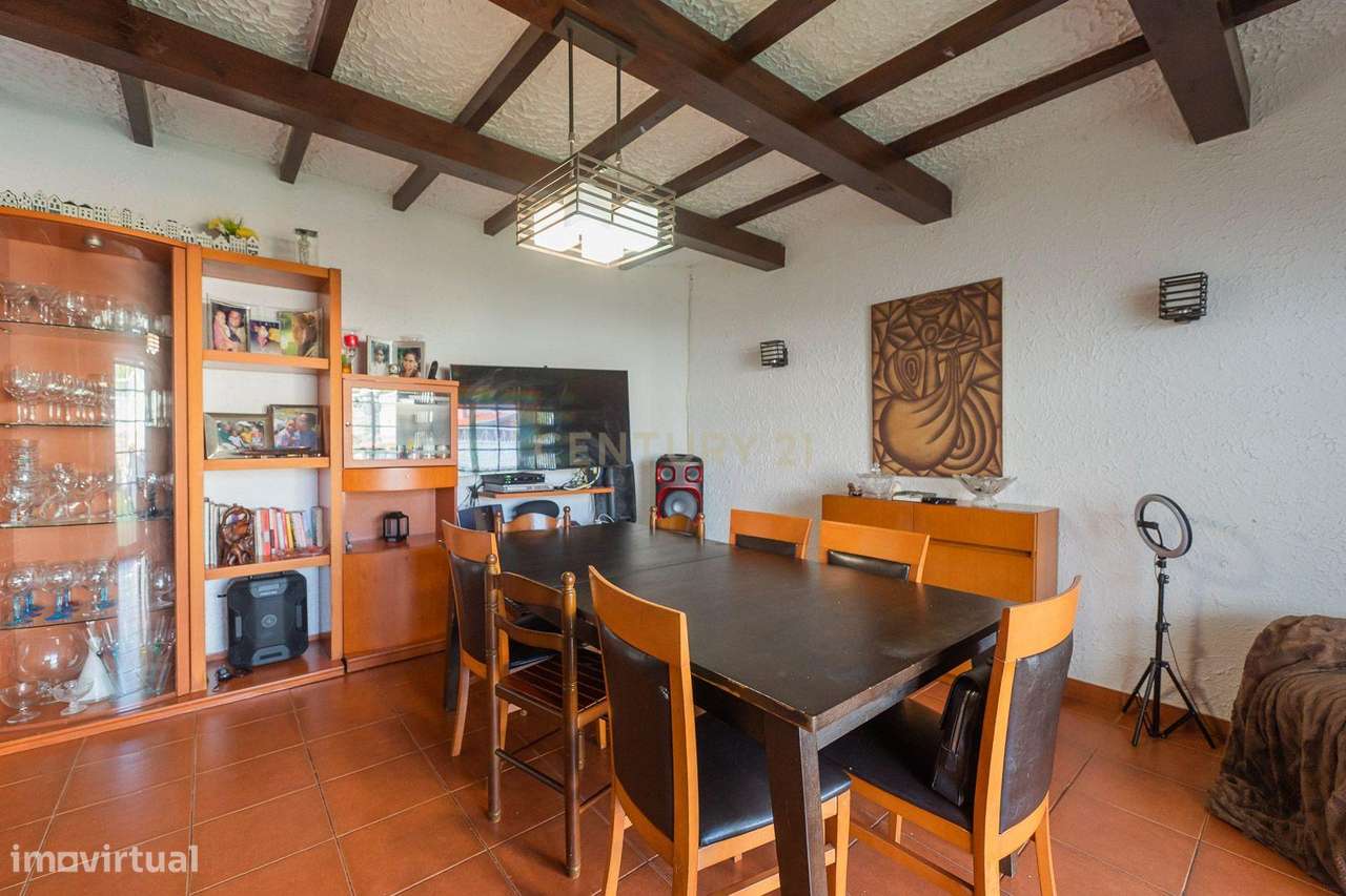 Moradia T4 com piscina-50