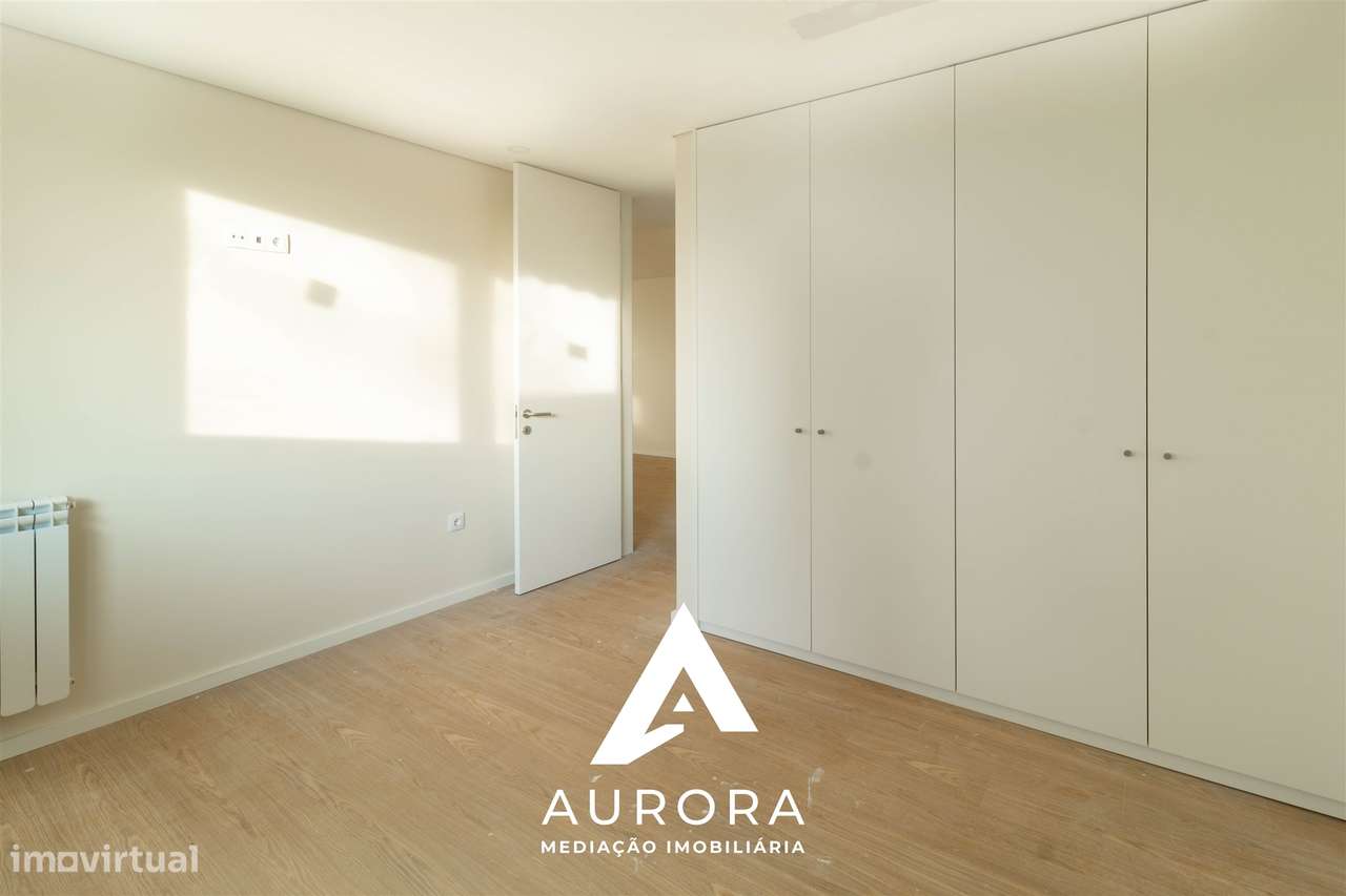 Apartamento T2 Sul/Poente 104m2 úteis + lugar de garagem Espinho-3