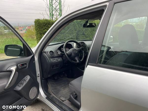 Toyota RAV4 - 8