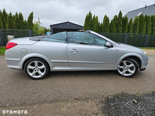 Opel Astra TwinTop 1.6 Enjoy - 9