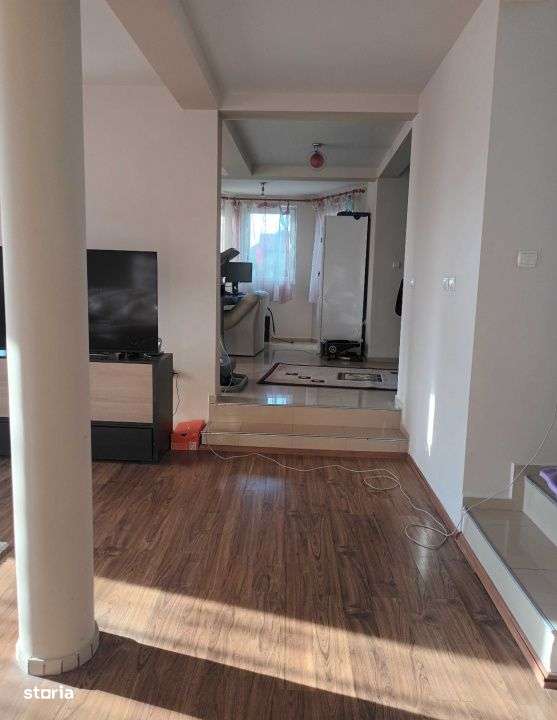 Vila 230 mp , teren 2300 mp , zona Nord-9