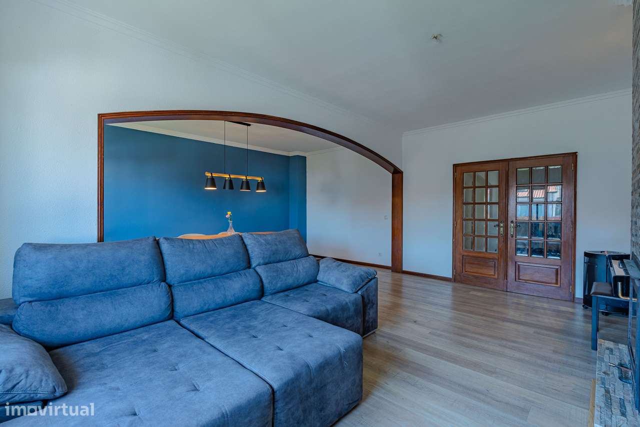 T3 Geminada com jardim, terraço e garagem em Canelas-1