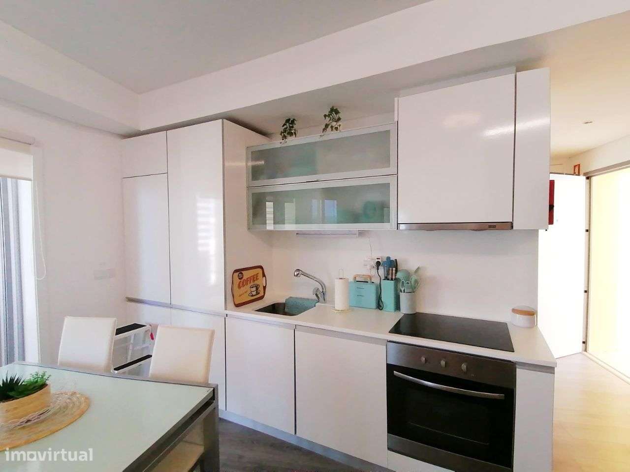 Apartamento T0+1 varanda vista deslumbrante mar Sesimbra-8